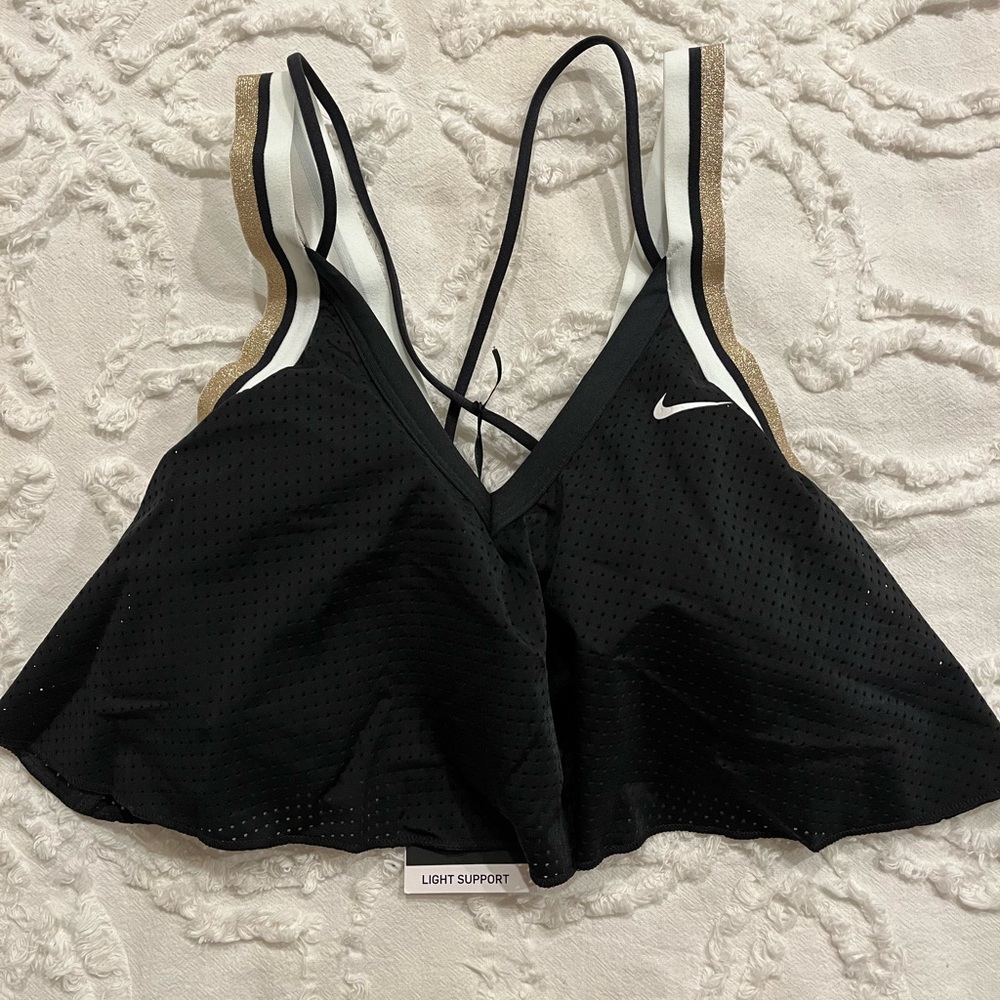 NWT Nike sports bra